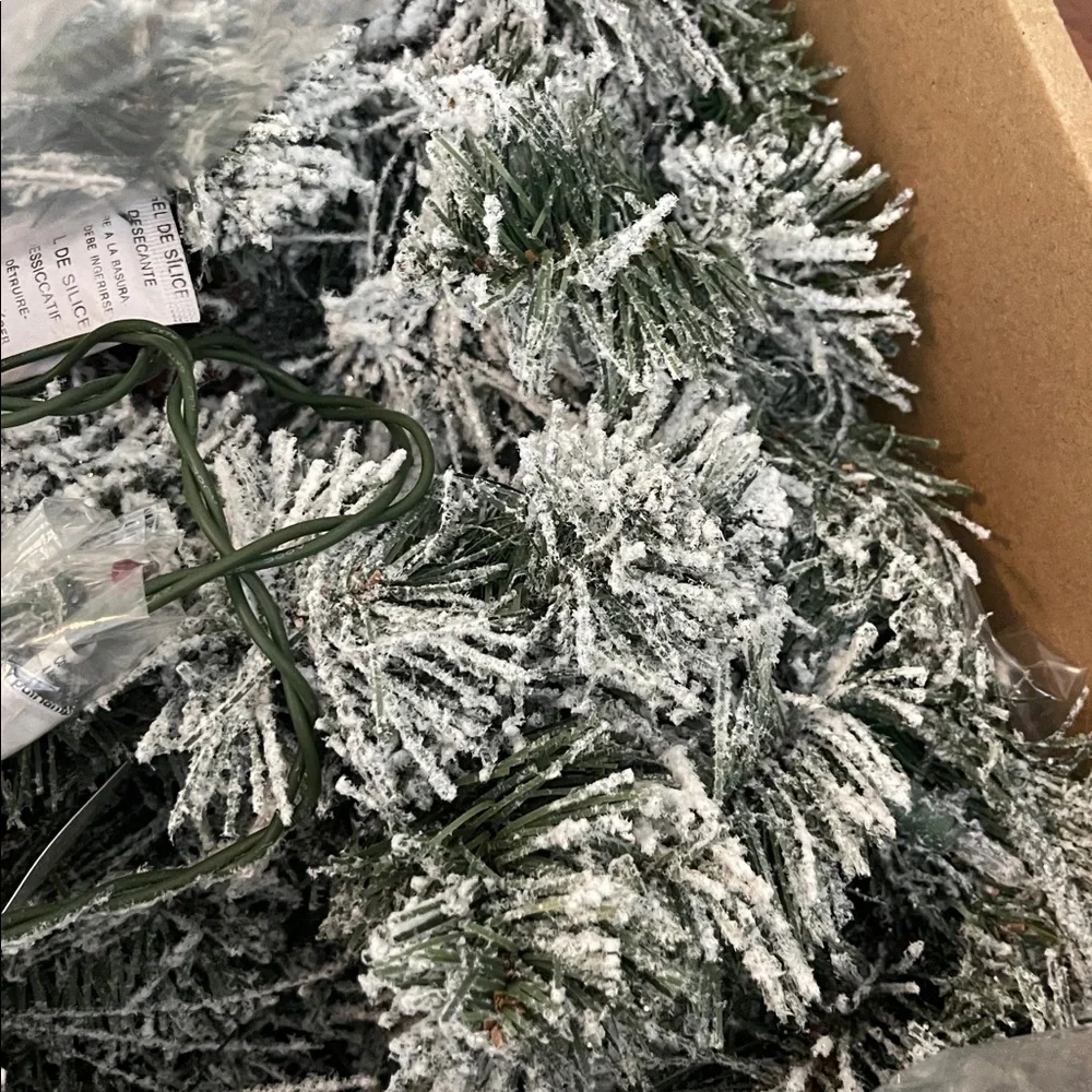 CraftMore Frosted Holiday Pine Garland with Lights 6 Feet New in box Christmas